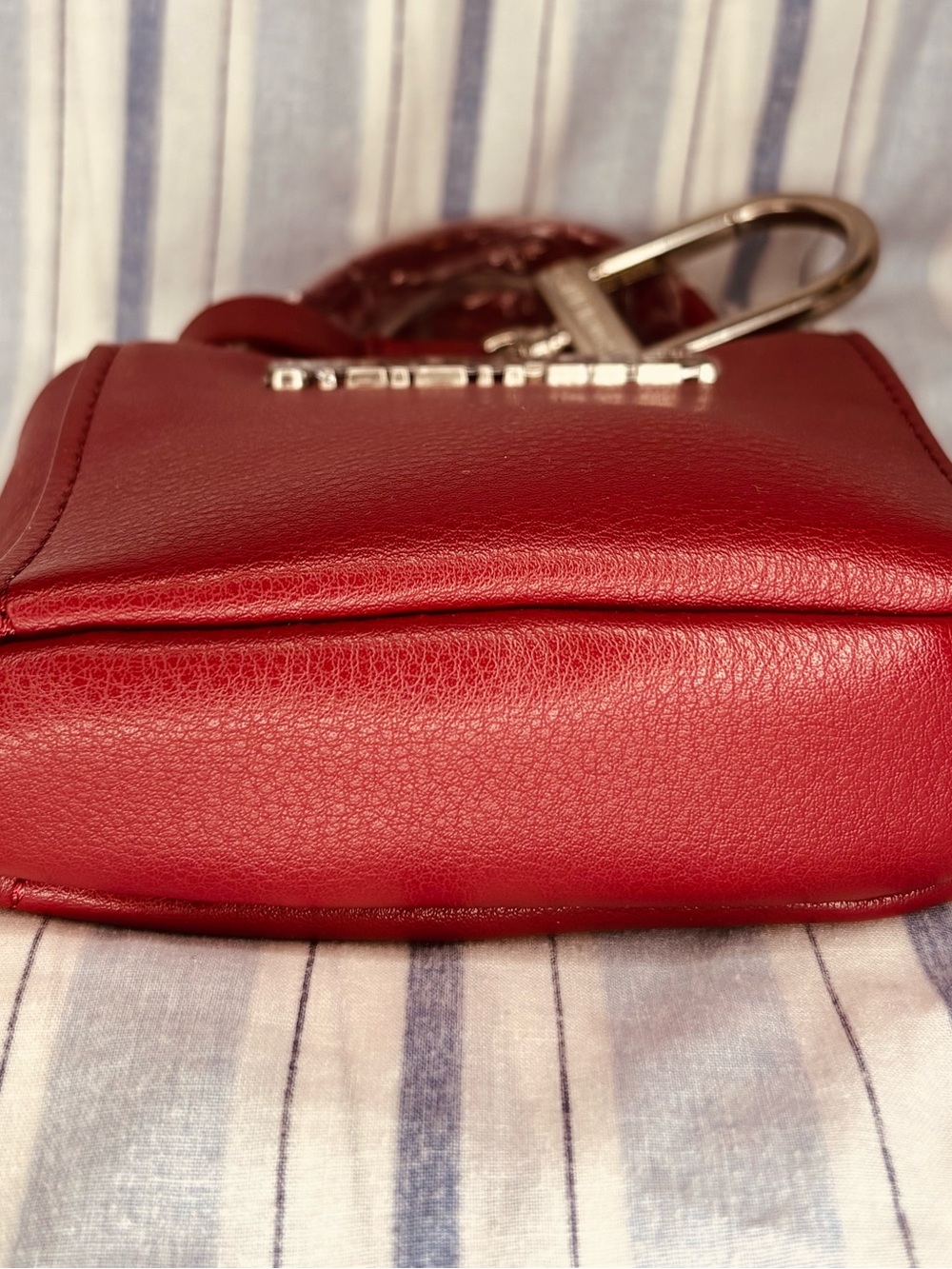 Steve Madden Red Mini Tote Keychain - Picture 2 of 7